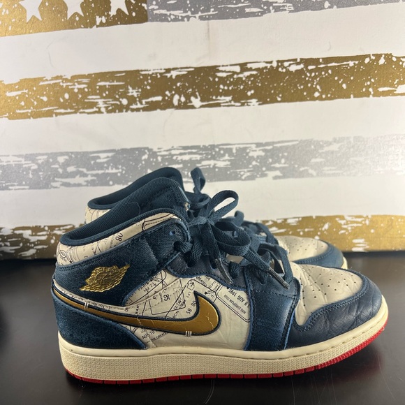 Jordan 1 “Take Flight” (GS) - Picture 3 of 7